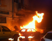 فيديو فجر الأحد: حريق سيارة في شارع ابو العافية شرق المدينة 