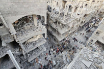 الحرب في اليوم 131: شهداء بالعشرات وإخلاء النازحين من مشفى ناصر