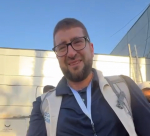 شاهد: طبيب يافاوي يبكي لحظة وصوله الى غزة 