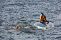 يافا: انقلاب زورق أمام شاطئ مدينة يافا على متنه عشرة أفراد