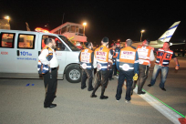  صور: هبوط اضطراري لطائرة تابعة لشركة "العال" في مطار اللد