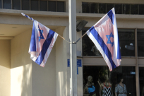 فيديو يافا فجر اليوم: تلطيخ أعلام إسرائيلية بللون الأحمر "عملية دفع الثمن مضادة"؟!