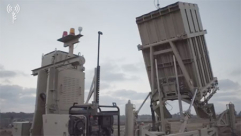 الجيش الاسرائيلي ينصب القبة الحديدية في تل ابيب 