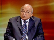 مقال "مهنة في خطر" بقلم: فهمي هويدي 