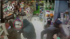 فيديو: اعتقال شابين من الرملة نفذا سطوا مسلحا على كشك 