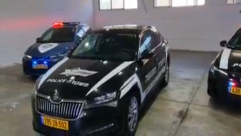 سيارات شرطة بشكل وألوان جديدة على شوارع البلاد