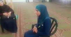 بالفيديو: فتاة يهودية من اللد تُعلن اسلامها في مسجد النور بالمدينة