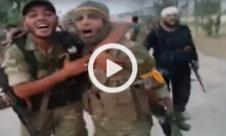 لقاء مؤثر لمقاتلي المعارضة بعد فك حصار عنهم بحلب (شاهد)