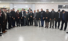 وفد القدس يكرم الدكتور سليمان اغبارية بنسخة من القرآن الكريم