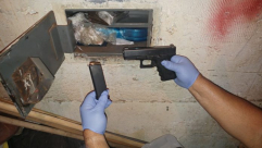 اللد: ضبط مسدس وكيلو من السموم واعتقال مشتبه 