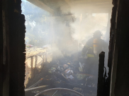  حريق داخل كراج سيارات في مدينة اللد والاطفائية تهرع للمكان