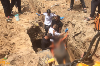  بالصور: إصابة عاملين دُفنا تحت التراب في مدينة اللد 