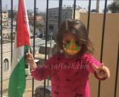 طفل من قلب حي العجمي بيافا يتضامن مع أطفال غزة واحتجاجاتهم لفك الحصار عنهم 