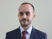  الرملة: الطبيب نشأت جميل أبو عامر يجتاز امتحان الدولة بنجاح 