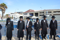 وفد من منظمة "ناطوري كارتا" اليهودية في زيارة تضامن لمقبرة الاسعاف الاسلامية بيافا