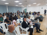 توزيع منح تعليمية على الطلاب في المركز الجماهيري بيافا 