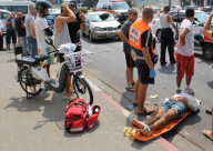 بالصور: إصابة خطيرة لشاب اثر تعرضه لحادث دهس في شارع بن تسفي بمدينة يافا 