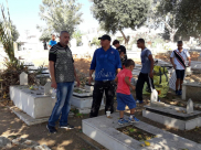  بالفيديو: لجنة اكرام الميت تُنظم حملتها الشهرية لتنظيف مقبرة طاسو في يافا 