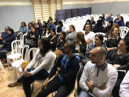 بالصور: كوادر يافية للقيادة التربوية تُنظم محاضرة بعنوان "أولاد الشاشة" في المدرسة الشاملة