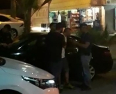  بالفيديو: الشرطة تعتقل شابين بحي العجمي بيافا بعد تفتيش مركبتهم 
