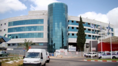 الشرطة: شاب من الرملة يهاجم الطاقم الطبي في مستشفى اساف هروفي ويهدد الشرطة بالذبح