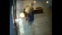 فيديو: اعتقال مشتبه من يافا بتحطيم واجهة محل ومسرقة مجوهرات 