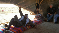 الشيخ صياح الطوري يعود إلى “العراقيب” بعد إلغاء المحكمة شرط إبعاده