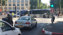  فيديو: حافلة ركاب تتسبب بأزمة مرورية خانقة في مدينة يافا 
