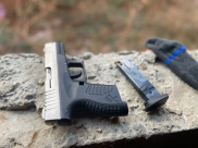  اللد: ضبط مسدس وكميات من السموم خلال تفتيش للشرطة 