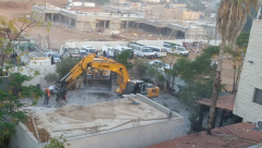 بالفيديو: هدم بيت لعائلة أبو عامر في حي الجواريش بمدينة الرملة 