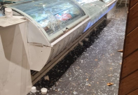 تهشيم واجهات محلات بوظة فيكتوري في يافا وبات يام