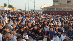  بالفيديو: أهالي مدينة اللد يؤدون صلاة العيد في ساحة المسجد العمري الكبير 