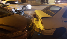  بالصور: سائق يفقد السيطرة على مركبته ويصطدم بعدة مركبات بيافا