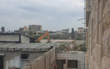 اللد تستيقظ على هدم بيت قيد الانشاء في حي المحطة