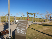 هكذا تُصنع الكراهية ..! البلدية تضع لافتة في متنزه العجمي بيافا لنبذ الكراهية