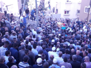 جماهير غفيرة وشخصيات قيادية تشيّع جثمان المرحوم عبد الحكيم مفيد في بلدة مصمص