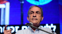 جدعون ليفي: العالم يبكي 6 قتلى ويتجاهل 40 ألف قتيل