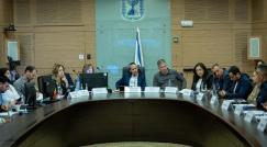 المصادقة على مشروع قانون يفضي إلى ملاحقة المعلمين العرب