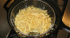 هكذا تكتشفون إذا كان الزيت صالحاً للاستعمال أم لا!