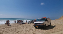 مصرع شاب وآخر حالته حرجة اثر تعرضهما للغرق على شاطىء قرب نتانيا