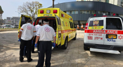 محاولات انعاش لشاب (20 عاما) جراء سقوطه من علو 4 امتار في تل ابيب