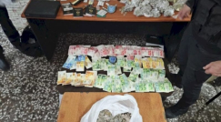 القبض على متسول يدير شبكة متسولين ويمتلك أموالا ومركبات حديثة