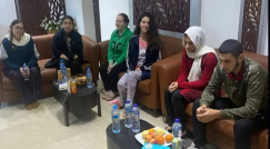 الدفعة السابعة تكتمل..الرهائن الإسرائيليين وبالاسماء يصلون اسرائيل،وعائشة وأخوها بلال يتنفسون الحرية