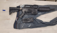  اللد: ضبط بندقية بدائية الصنع خلال عملية تفتيش 