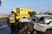 اصابة خطيرة في حادث بين شاحنة وسيارة خصوصية بالمركز