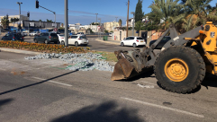 فيديو: اغلاق مقطع من شارع "نيس لوجييم" بيافا اثر سقوط حجارة من شاحنة 