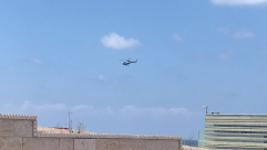 بالفيديو: مروحية للشرطة تُجري تمشيطاً على شاطئ الجبلية بيافا والسكان يتذمرون 