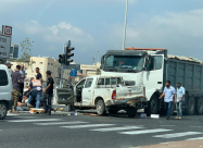  اللد: 4 اصابات بحادث طرق بين شاحنة ومركبة 