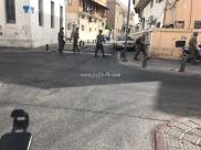 بالصور: مجموعات من الجنود يتجولون بأسحلتهم في حي النزهة بيافا 