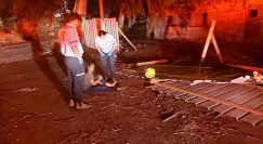 الليلة الماضية - اصابة طفل اثر سقوط بوابة حديدية على قدمه في الرملة